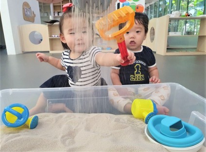 KW IFC Sand Play